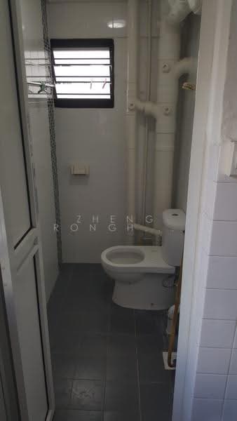 333 Bukit Batok Street 32, 333 Bukit Batok Street 32, Dairy Farm / Bukit Panjang / Choa Chu Kang, Room Rental, 120 sqft, HDB Flat For Rent, by Zheng Ronghua 郑荣华, 500248612 - Bathroom - PropertyGuru.com.sg