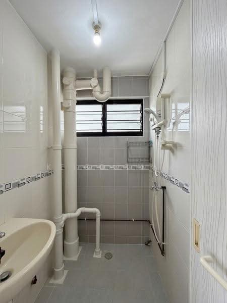 534 Bedok North Street 3, 534 Bedok North Street 3, Bedok / Upper East Coast, 2 Bedrooms, 646 sqft, HDB Flat For Sale, by Keigo Tham, 500248615 - Bathroom - PropertyGuru.com.sg