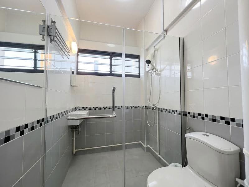 928 Tampines Street 91, 928 Tampines Street 91, Pasir Ris / Tampines, 3 Bedrooms, 1,141 sqft, HDB Flat For Rent, by Kelvin Lim 林德文, 500248617 - Bathroom - PropertyGuru.com.sg