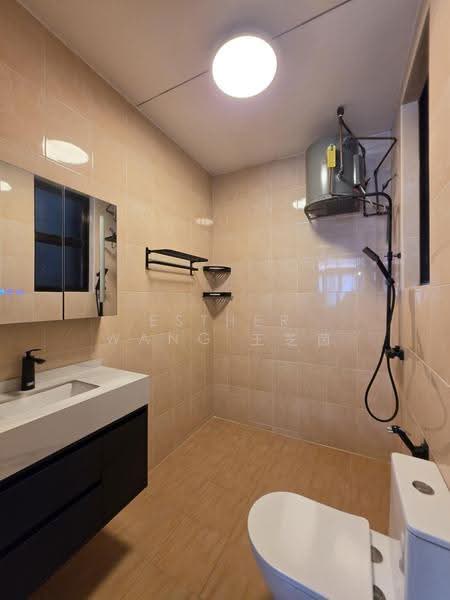 west coast place, Buona Vista / West Coast / Clementi New Town, 3 Bedrooms, 2,476 sqft, Corner Terrace For Rent, by Esther Wang 王芝茵, 500248620 - Bathroom - PropertyGuru.com.sg