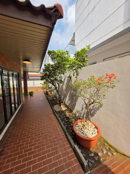 west coast place, Buona Vista / West Coast / Clementi New Town, 3 Bedrooms, 2,476 sqft, Corner Terrace For Rent, by Esther Wang 王芝茵, 500248620 - Exterior - PropertyGuru.com.sg