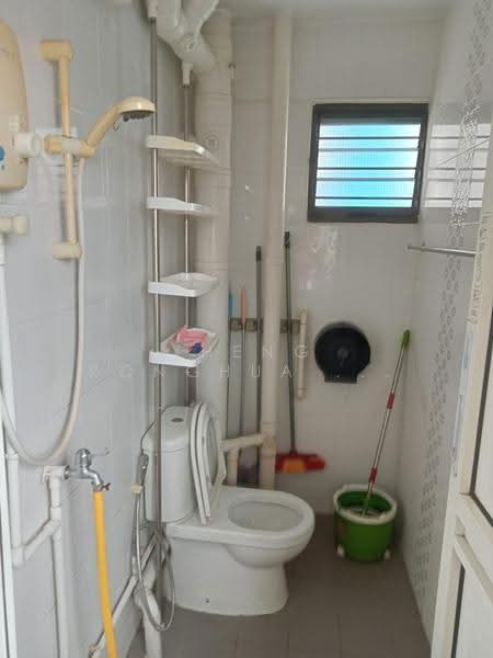 336 Bukit Batok Street 32, 336 Bukit Batok Street 32, Dairy Farm / Bukit Panjang / Choa Chu Kang, Room Rental, 120 sqft, HDB Flat For Rent, by Zheng Ronghua 郑荣华, 500248622 - Bathroom - PropertyGuru.com.sg