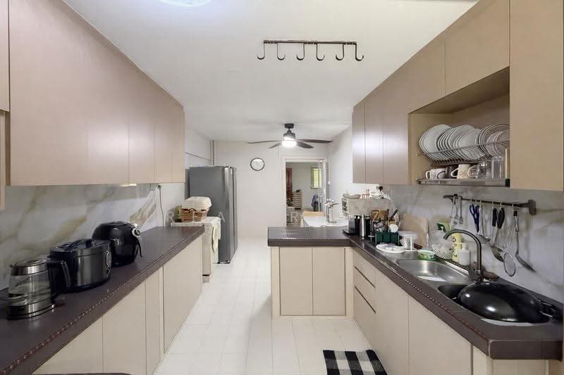 51 Telok Blangah Drive, 51 Telok Blangah Drive, Harbourfront / Telok Blangah, 3 Bedrooms, 990 sqft, HDB Flat For Sale, by Irfan Ramzi, 500248624 - Kitchen - PropertyGuru.com.sg