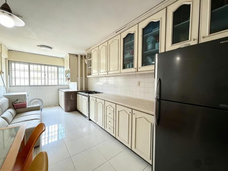 180 Ang Mo Kio Avenue 5, 180 Ang Mo Kio Avenue 5, Ang Mo Kio / Bishan / Thomson, 2 Bedrooms, 732 sqft, HDB Flat For Sale, by Elson Wang, 500248625 - Kitchen - PropertyGuru.com.sg