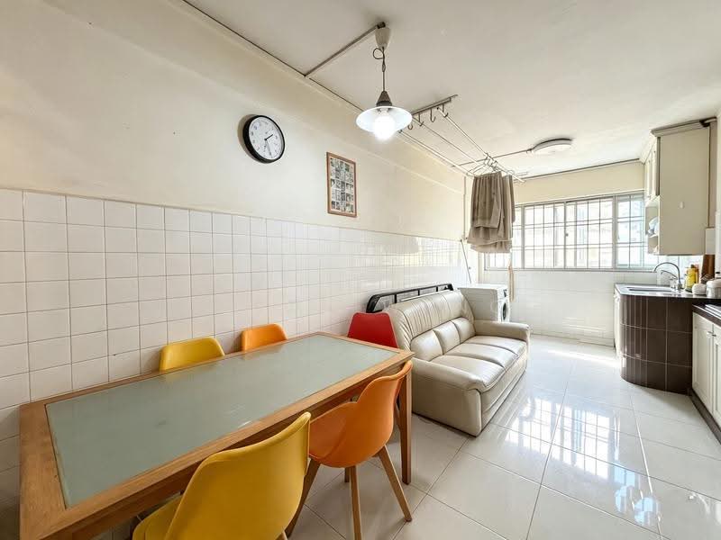 180 Ang Mo Kio Avenue 5, 180 Ang Mo Kio Avenue 5, Ang Mo Kio / Bishan / Thomson, 2 Bedrooms, 732 sqft, HDB Flat For Sale, by Elson Wang, 500248625 - Living Room - PropertyGuru.com.sg