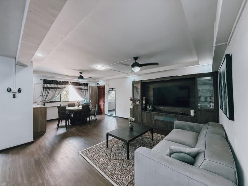 553 Jurong West Street 42, 553 Jurong West Street 42, Boon Lay / Jurong / Tuas, 3 Bedrooms, 1,432 sqft, HDB Flat For Sale, by Nazriff ., 500248639 - Living Room - PropertyGuru.com.sg