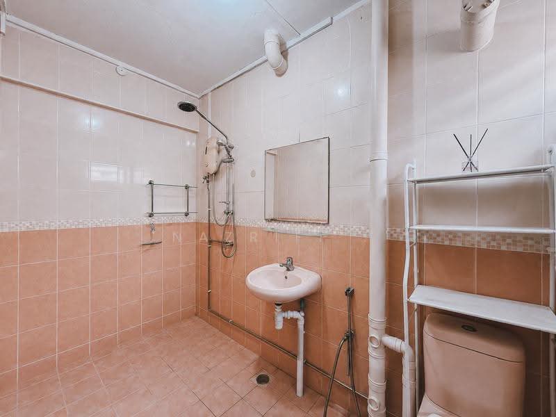 553 Jurong West Street 42, 553 Jurong West Street 42, Boon Lay / Jurong / Tuas, 3 Bedrooms, 1,432 sqft, HDB Flat For Sale, by Nazriff ., 500248639 - Bathroom - PropertyGuru.com.sg