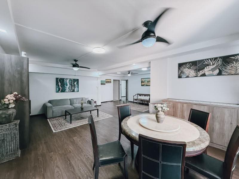 553 Jurong West Street 42, 553 Jurong West Street 42, Boon Lay / Jurong / Tuas, 3 Bedrooms, 1,432 sqft, HDB Flat For Sale, by Nazriff ., 500248639 - Living Room - PropertyGuru.com.sg