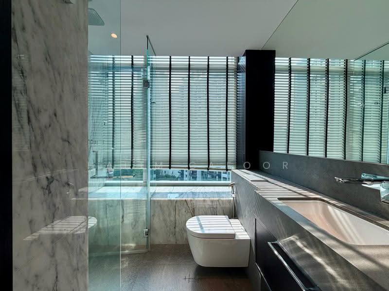 The Vermont On Cairnhill, 12A Cairnhill Rise, Orchard / River Valley, 3 Bedrooms, 1,442 sqft, Apartment For Rent, by Halim Gafoor, 500248672 - Master Bathroom - PropertyGuru.com.sg