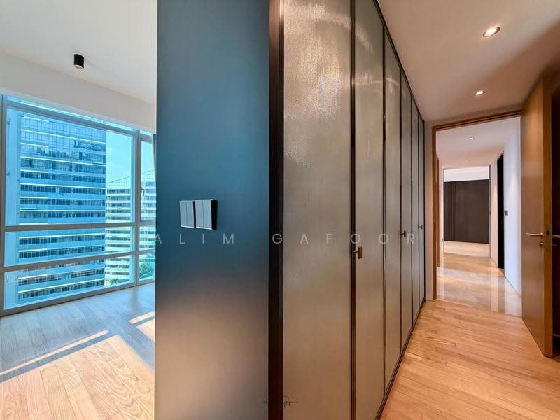 The Vermont On Cairnhill, 12A Cairnhill Rise, Orchard / River Valley, 3 Bedrooms, 1,442 sqft, Apartment For Rent, by Halim Gafoor, 500248672 - Master Bedroom Wardrobe - PropertyGuru.com.sg