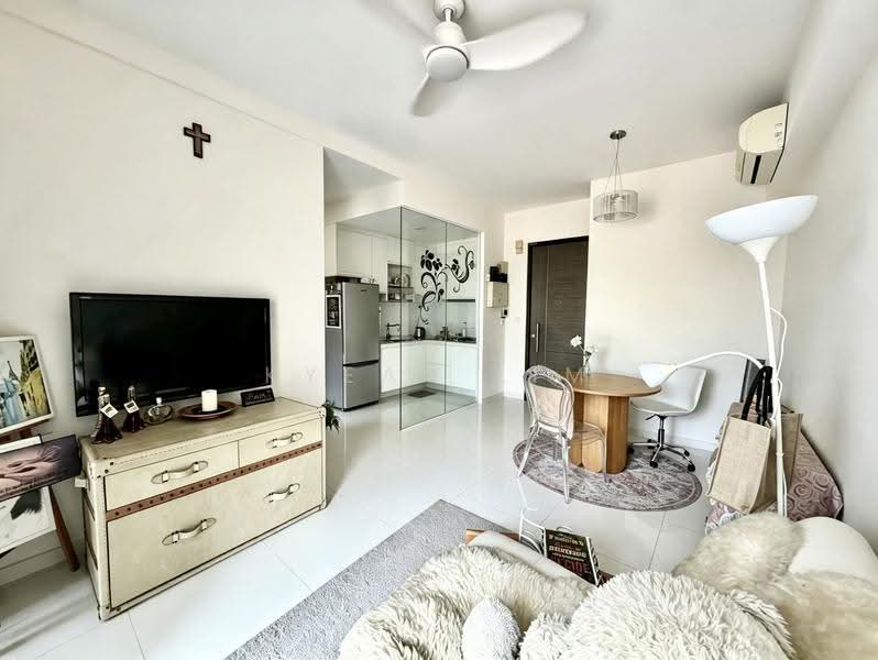 Ricchezza, 94 Telok Kurau Lorong M, East Coast / Marine Parade, 1 Bedroom, 592 sqft, Condominium For Sale, by Kyean Lim, 500248689 - Living Room - PropertyGuru.com.sg