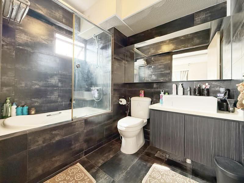 435C Fernvale Road, 435C Fernvale Road, Seletar / Yio Chu Kang, 3 Bedrooms, 1,011 sqft, HDB Flat For Sale, by Irfan Ramzi, 500248695 - Bathroom - PropertyGuru.com.sg
