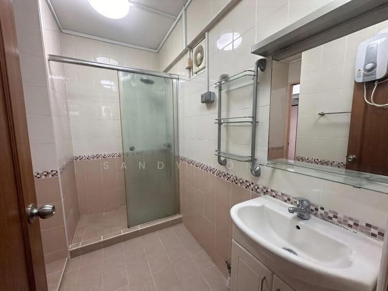 405 Jurong West Street 42, 405 Jurong West Street 42, Boon Lay / Jurong / Tuas, 4 Bedrooms, 1,614 sqft, HDB Flat For Sale, by Sandy Hong, 500248698 - Bathroom - PropertyGuru.com.sg