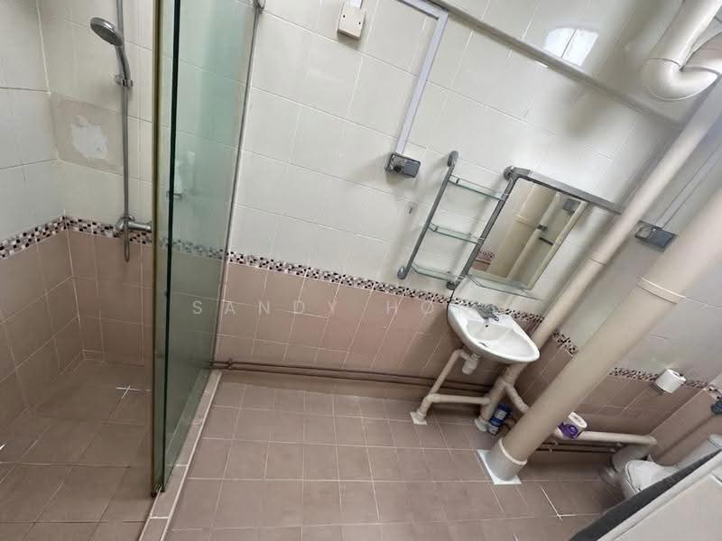 405 Jurong West Street 42, 405 Jurong West Street 42, Boon Lay / Jurong / Tuas, 4 Bedrooms, 1,614 sqft, HDB Flat For Sale, by Sandy Hong, 500248698 - Bathroom - PropertyGuru.com.sg