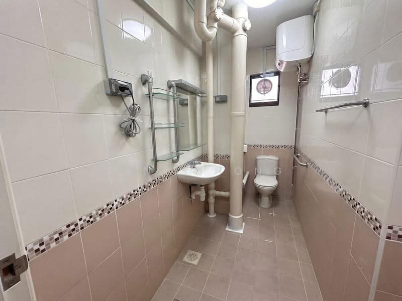 405 Jurong West Street 42, 405 Jurong West Street 42, Boon Lay / Jurong / Tuas, 4 Bedrooms, 1,614 sqft, HDB Flat For Sale, by Sandy Hong, 500248698 - Bathroom - PropertyGuru.com.sg