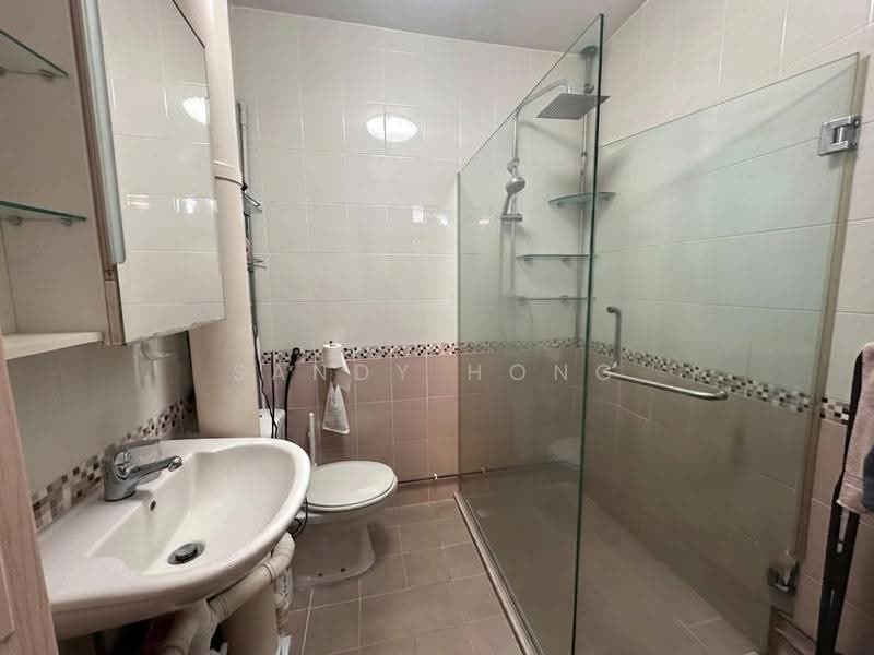 405 Jurong West Street 42, 405 Jurong West Street 42, Boon Lay / Jurong / Tuas, 4 Bedrooms, 1,614 sqft, HDB Flat For Sale, by Sandy Hong, 500248698 - Bathroom - PropertyGuru.com.sg