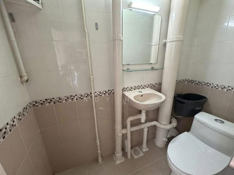 405 Jurong West Street 42, 405 Jurong West Street 42, Boon Lay / Jurong / Tuas, 4 Bedrooms, 1,614 sqft, HDB Flat For Sale, by Sandy Hong, 500248698 - Bathroom - PropertyGuru.com.sg