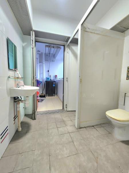 424 Clementi Avenue 1, 424 Clementi Avenue 1, Buona Vista / West Coast / Clementi New Town, Room Rental, 250 sqft, HDB Flat For Rent, by Lenny Tan, 500248720 - Bathroom - PropertyGuru.com.sg