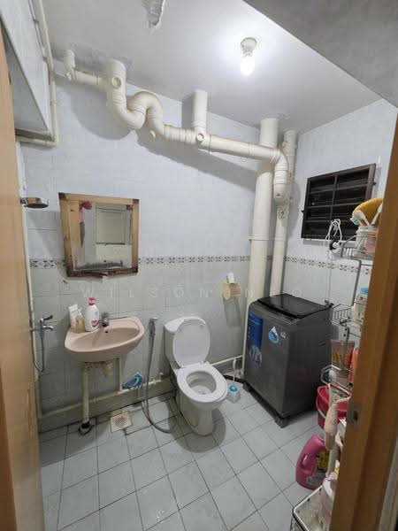 659A Jurong West Street 65, 659A Jurong West Street 65, Boon Lay / Jurong / Tuas, 3 Bedrooms, 1,184 sqft, HDB Flat For Rent, by Wilson Neo, 500248721 - Bathroom - PropertyGuru.com.sg