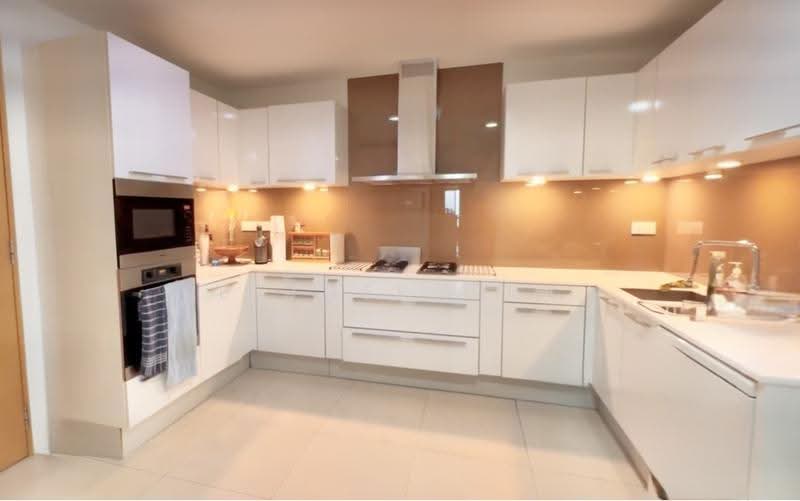 Urban Suites @ Hullet Road, 1 Hullet Road, Orchard / River Valley, 4 Bedrooms, 2,002 sqft, Condominium For Sale, by Esther Low, 500248731 - Kitchen - PropertyGuru.com.sg