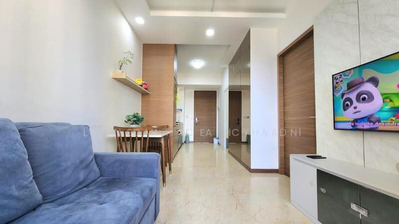 Queens Peak, 3 Dundee Road, Alexandra / Commonwealth, 2 Bedrooms, 495 sqft, Condominium For Sale, by Linda Cahyadi, 500248732 - Living Room - PropertyGuru.com.sg