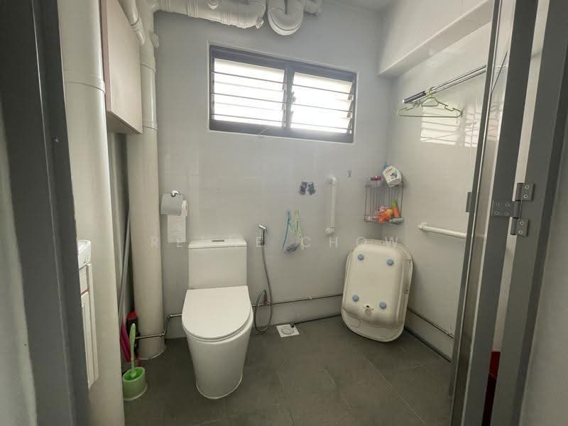 124B Bukit Merah View, 124B Bukit Merah View, Alexandra / Commonwealth, 3 Bedrooms, 1,151 sqft, HDB Flat For Sale, by Renne Chow, 500248735 - Bathroom - PropertyGuru.com.sg