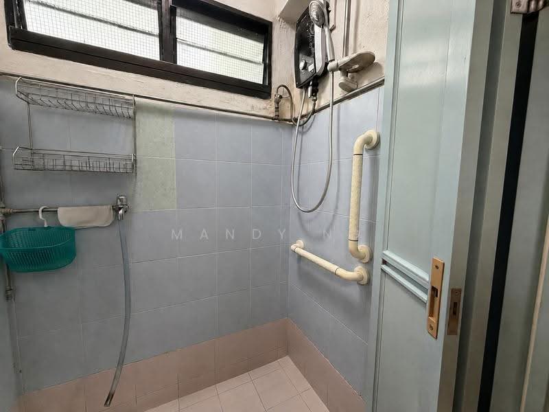 11 Holland Drive, 11 Holland Drive, Tanglin / Holland / Bukit Timah, 2 Bedrooms, 700 sqft, HDB Flat For Sale, by Mandy Ng, 500248749 - Bathroom - PropertyGuru.com.sg