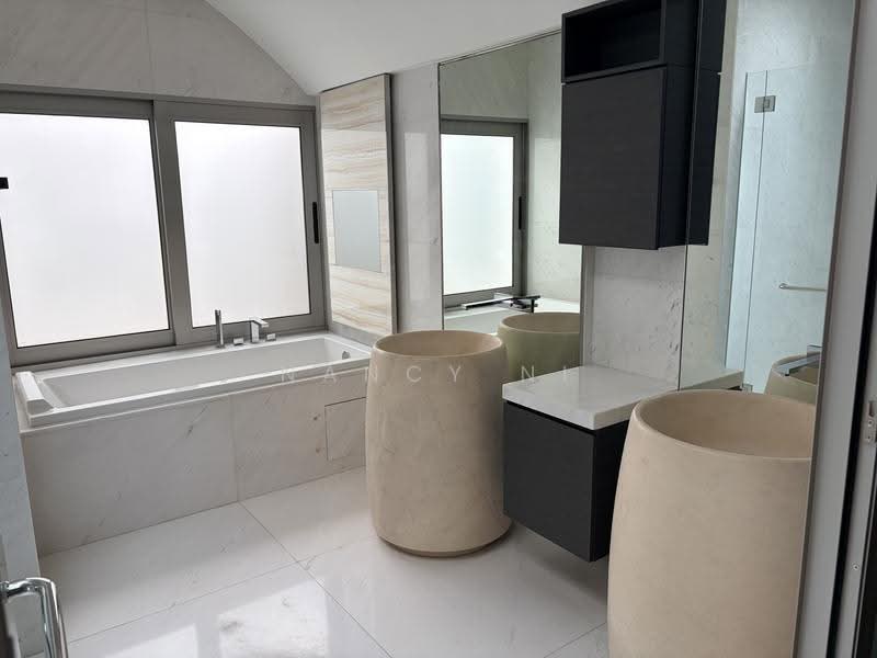 White House Residence, 67 Stevens Road, Tanglin / Holland / Bukit Timah, 5 Bedrooms, 6,000 sqft, Cluster House For Rent, by Nancy Ni, 500248750 - Bathroom - PropertyGuru.com.sg