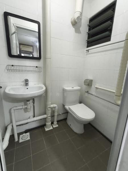 89 Bedok North Street 4, 89 Bedok North Street 4, Bedok / Upper East Coast, 2 Bedrooms, 721 sqft, HDB Flat For Rent, by Jerine Teo, 500248755 - Bathroom - PropertyGuru.com.sg