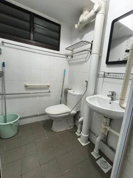 89 Bedok North Street 4, 89 Bedok North Street 4, Bedok / Upper East Coast, 2 Bedrooms, 721 sqft, HDB Flat For Rent, by Jerine Teo, 500248755 - Bathroom - PropertyGuru.com.sg