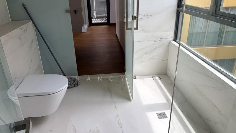 East Coast Avenue, East Coast Avenue, East Coast / Marine Parade, 5 Bedrooms, 4,928 sqft, Terraced House For Rent, by Nancy Ni, 500248759 - Bathroom - PropertyGuru.com.sg