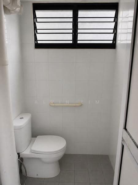 543 Bedok North Street 3, 543 Bedok North Street 3, Bedok / Upper East Coast, 3 Bedrooms, 990 sqft, HDB Flat For Rent, by Alvin Lim, 500248763 - Bathroom - PropertyGuru.com.sg