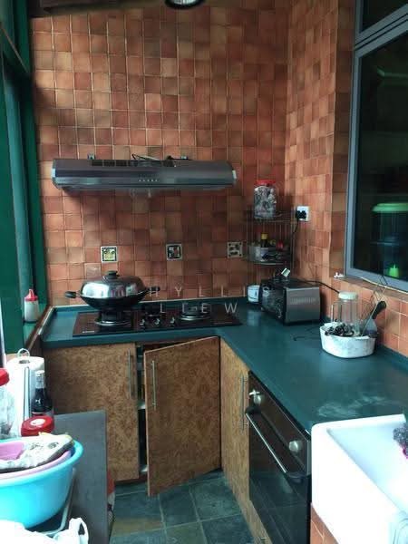 Gerald Residences, Gerald Crescent, Seletar / Yio Chu Kang, 5 Bedrooms, 3,025 sqft, Terraced House For Sale, by Phyllis Liew, 500248783 - Kitchen - PropertyGuru.com.sg