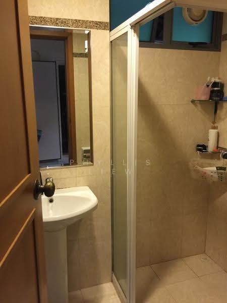 Gerald Residences, Gerald Crescent, Seletar / Yio Chu Kang, 5 Bedrooms, 3,025 sqft, Terraced House For Sale, by Phyllis Liew, 500248783 - Bathroom - PropertyGuru.com.sg