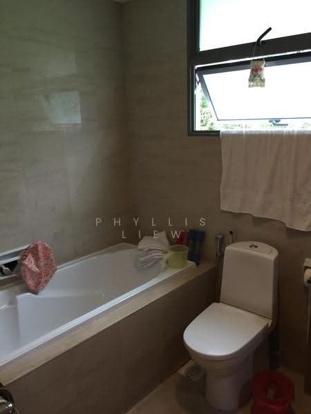 Gerald Residences, Gerald Crescent, Seletar / Yio Chu Kang, 5 Bedrooms, 3,025 sqft, Terraced House For Sale, by Phyllis Liew, 500248783 - Bathroom - PropertyGuru.com.sg