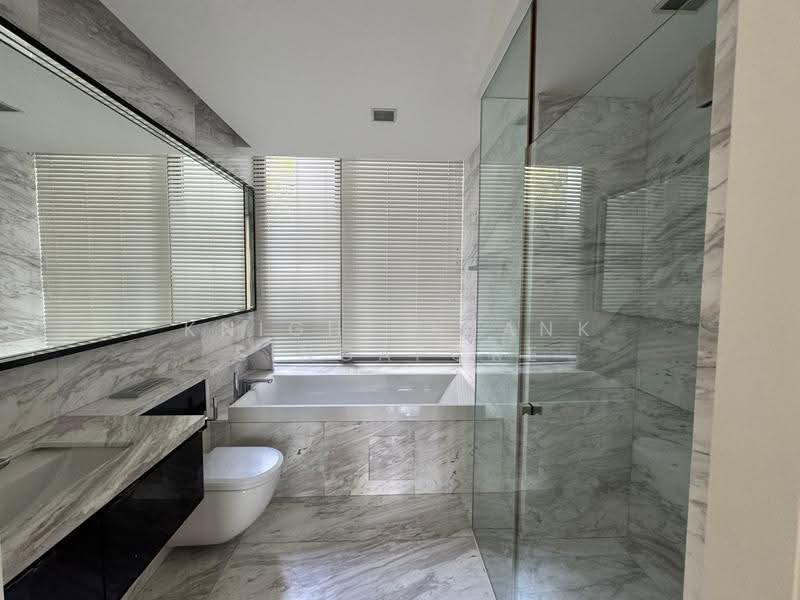 Marina Collection, 13 Cove Drive, Harbourfront / Telok Blangah, 4 Bedrooms, 2,185 sqft, Condominium For Sale, by GWEN LIM, 500248845 - Bathroom - PropertyGuru.com.sg