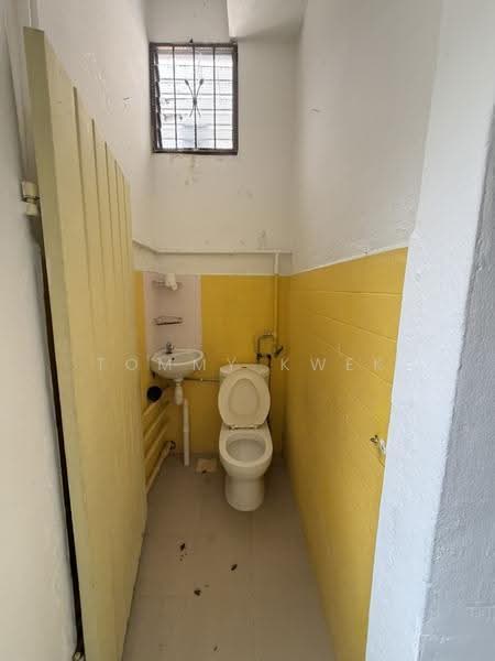 46 Owen Road, Owen Road Cambridge Road Farrer Park Serangoon Road, Farrer Park / Serangoon Rd, 500 sqft, Shop / Shophouse For Rent, by Tommy Kwek, 500248864 - Bathroom - CommercialGuru.com.sg