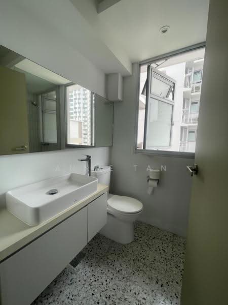 292B Bukit Batok East Avenue 6, 292B Bukit Batok East Avenue 6, Dairy Farm / Bukit Panjang / Choa Chu Kang, 3 Bedrooms, 1,001 sqft, HDB Flat For Sale, by Annie Tan, 500248887 - Bathroom - PropertyGuru.com.sg