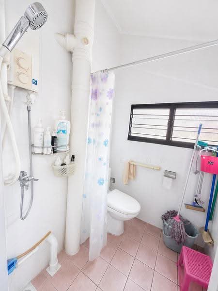 106 Hougang Avenue 1, 106 Hougang Avenue 1, Hougang / Punggol / Sengkang, 2 Bedrooms, 872 sqft, HDB Flat For Sale, by Yumi Leong, 500248912 - Bathroom - PropertyGuru.com.sg