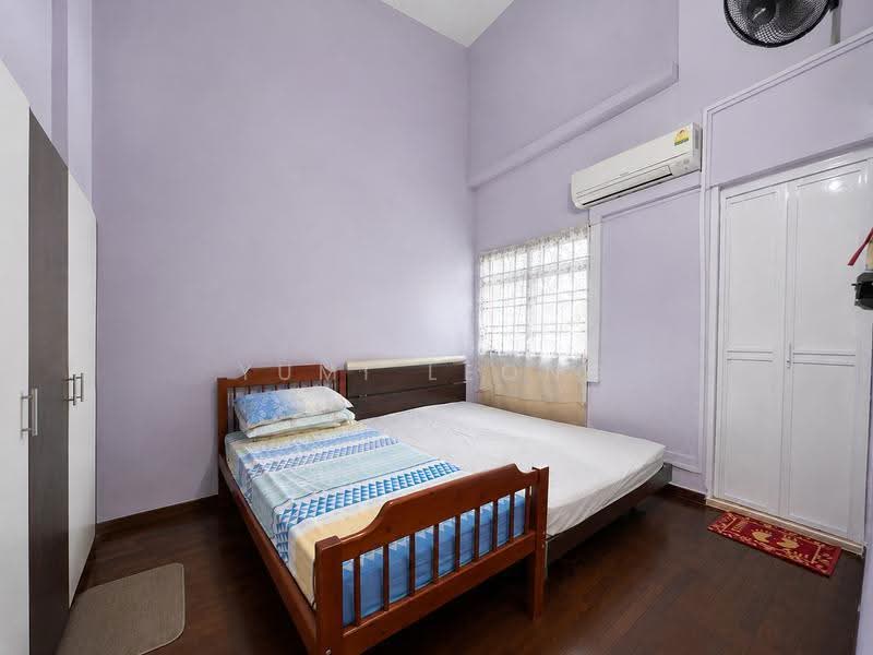 106 Hougang Avenue 1, 106 Hougang Avenue 1, Hougang / Punggol / Sengkang, 2 Bedrooms, 872 sqft, HDB Flat For Sale, by Yumi Leong, 500248912 - Bedroom - PropertyGuru.com.sg