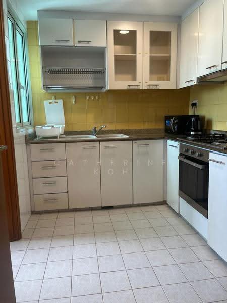 Queens, 10 Stirling Road, Alexandra / Commonwealth, Room Rental, 100 sqft, Condominium For Rent, by Catherine Koh, 500248924 - 3104 Kitchen - PropertyGuru.com.sg