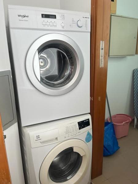 Queens, 10 Stirling Road, Alexandra / Commonwealth, Room Rental, 100 sqft, Condominium For Rent, by Catherine Koh, 500248924 - 3104 Yard - PropertyGuru.com.sg