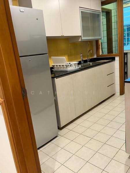 Queens, 10 Stirling Road, Alexandra / Commonwealth, Room Rental, 100 sqft, Condominium For Rent, by Catherine Koh, 500248924 - 0102 Kitchen - PropertyGuru.com.sg