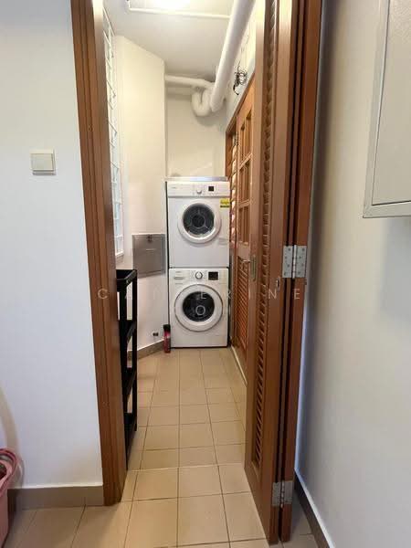 Queens, 10 Stirling Road, Alexandra / Commonwealth, Room Rental, 100 sqft, Condominium For Rent, by Catherine Koh, 500248924 - 0102 Yard - PropertyGuru.com.sg