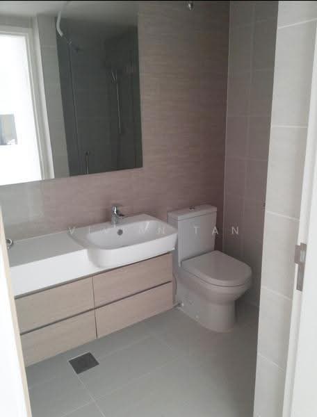 The Lakefront Residences, 48 Lakeside Drive, Boon Lay / Jurong / Tuas, 3 Bedrooms, 1,001 sqft, Condominium For Sale, by Vivian Tan, 500248935 - Bathroom - PropertyGuru.com.sg