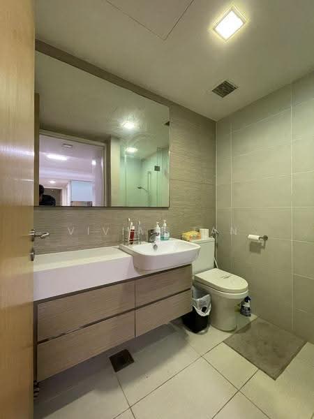 The Lakefront Residences, 48 Lakeside Drive, Boon Lay / Jurong / Tuas, 3 Bedrooms, 1,001 sqft, Condominium For Sale, by Vivian Tan, 500248935 - Bathroom - PropertyGuru.com.sg