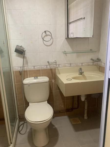 201B Compassvale Drive, 201B Compassvale Drive, Hougang / Punggol / Sengkang, 3 Bedrooms, 968 sqft, HDB Flat For Rent, by Thiru P, 500248952 - Bathroom - PropertyGuru.com.sg