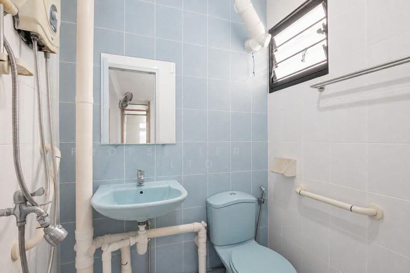 530 Bedok North Street 3, 530 Bedok North Street 3, Bedok / Upper East Coast, 2 Bedrooms, 732 sqft, HDB Flat For Sale, by Reine Chan, 500248954 - Bathroom - PropertyGuru.com.sg