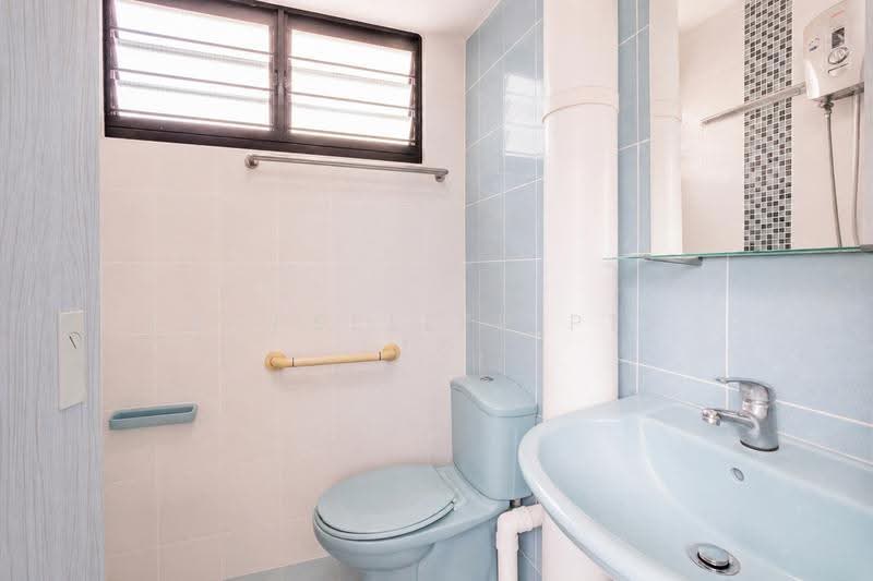 530 Bedok North Street 3, 530 Bedok North Street 3, Bedok / Upper East Coast, 2 Bedrooms, 732 sqft, HDB Flat For Sale, by Reine Chan, 500248954 - Bathroom - PropertyGuru.com.sg
