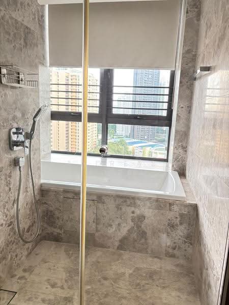 Centennia Suites, 100 Kim Seng Road, Orchard / River Valley, 4 Bedrooms, 2,260 sqft, Condominium For Rent, by Andreas Chang Shin Ae, 500248962 - Bathroom - PropertyGuru.com.sg